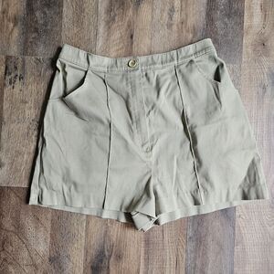 Vintage Made in Japan High-Waisted Darted Shorts – Women's Small